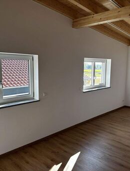 Neuwertige Doppelhaushälfte mit kleinem Garten - Winzer