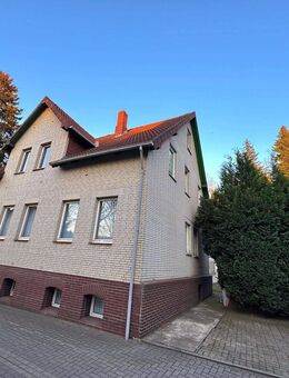 Großzügiges Zweifamilienhaus mit Garage, Werkstatt und Ausbaupotenzial - Goslar