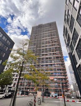 F-Hain: ERSTBEZUG im LUXUS NEUBAU: 2-Zimmer-Whg. - 12. Etage mit BALKON + Blick über Friedrichshain - Berlin