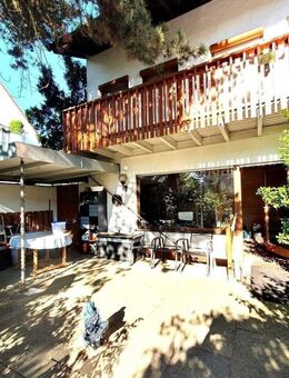 Mögeldorf-Unterbürg: Ruhig gelegene großzügige Doppelhaushälfte mit Garage, Wintergarten und schön eingewachsenem Garten! - Nürnberg