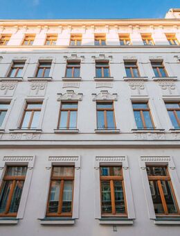 Außen Gründerzeit & Innen Neubau I 2 Zimmer I Einbauküche I modernes Tageslichtbad mit Wanne - Leipzig