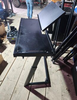 DJ Tisch Pult Stand mit Lapetop Ablage 200 EUR verhandelbar - Ebersberg