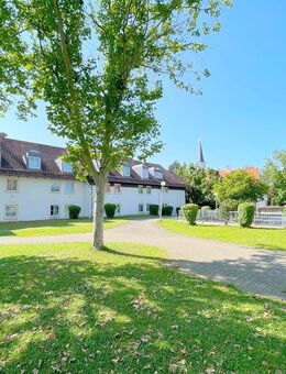 Renovierte 2 Zimmer-Wohnung mit Balkon, ruhige grüne Lage mitten im historischen Ortskern von Riem - München