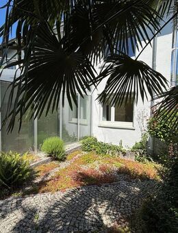 Modernisiertes Reihenendhaus mit eindrucksvollem Garten - Schöneck