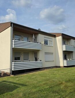 Sehr schöne große 4 ZKB Wohnung im Hochparterre mit Balkon und PKW-Stellplatz - Wolfhagen