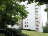 Sanierte 4 Zimmer Wohnung mit Balkon, Barrierefrei - Fürth