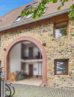 Außergewöhnliches Wohnen: Reihenhaus in umgebauter Scheune mit Seele in Stammheim - Florstadt