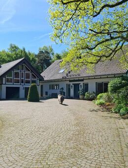 Stilvolles, sehr besonderes Landhaus-Ensemble mit vielfältigen Nutzungsmöglichkeiten in ruhiger Ortsrand-Höhenlage! - Nümbrecht