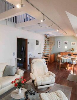 Behaglichkeit pur: 3-Zi.-Maisonette-Whg. mit Balkon und Carportstellplatz in Citylage - Kronshagen