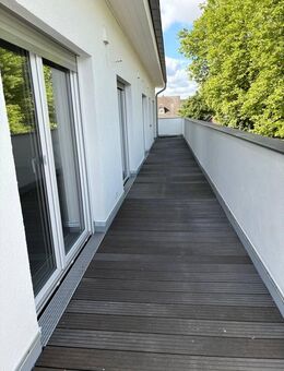 Großzügige Penthousewohnung mit umlaufender Terrasse zu vermieten! - Wesseling