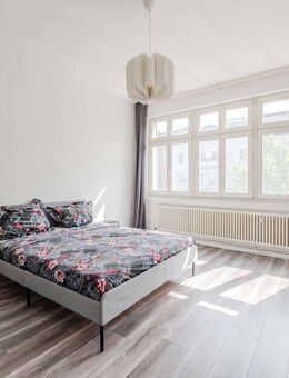 Helle und geräumige 2 Zimmer Wohnung in Stalin Gebäude - Berlin