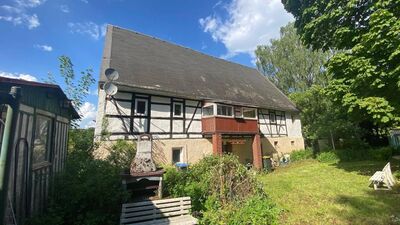 Großes Grundstück mit stark sanierungsbedürftigen Wohnhaus (Denkmal)