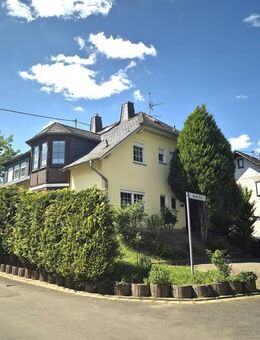 Traben-Trarbach: Solides Zweifamilienhaus mit Garage in sonniger, hochwasserfreier Ortsrandlage! - Traben-Trarbach