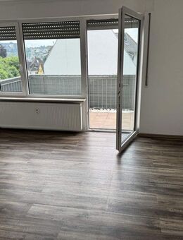 Attraktive helle 4-Zimmer-Wohnung, in sehr guter Lage, in Königstein im Taunus - Königstein (Taunus)