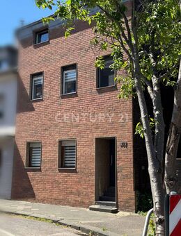 C21 - Zünden Sie den Rendite-Turbo! Wohnhaus mit 13 Zimmern, Garten und 7 Garagen! - Mönchengladbach