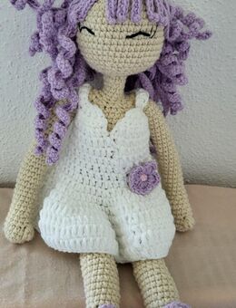 Handgemachte Amigurumi-Puppe – Anime-inspirierte Figur mit lila Haaren - München Feldmoching-Hasenbergl