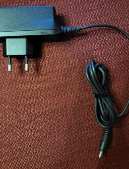 Neuwertiges Ladegerät „Travelcharger“ für Handy und andere Geräte, Output: 4,5 bis 9,6 W; 200 bis 600 mA, voll funktionsfähig, Versand gegen Aufpreis möglich, 4 € - Unterleinleiter