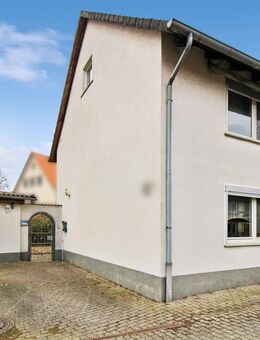 Bockenem-Volkersheim: Großzügiges Ein-Zweifamilienhaus mit Garage und pflegeleichtem Garten - Bockenem