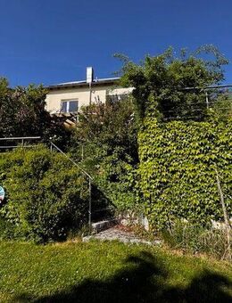 Herrlich schönes Haus inmitten einer Oase, außergewöhnlicher Grundriss, sehr ruhige Lage, Weitblick - Feuchtwangen