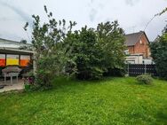 Einfamilienhaus mit großem Ausbaupotenzial, Garten, Doppelgarage und vier Außenstellplätzen - Euskirchen