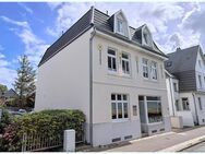 TOPZUSTAND: 2014 saniertes Baudenkmal mit Gewerbe und großer Maisonette im Zentrum - Frei Juli 2025! - Husum (Schleswig-Holstein)