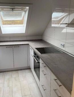 Wunderschöne, frisch renovierte 3 Zimmer-Wohnung mit Einbauküche und TG-Stellplatz - Murrhardt