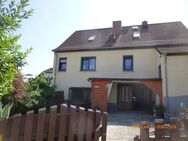 Haus in echter Ortsrandlage , ruhig gelegen mit Innenhof, Garage und kleiner Werkstatt - Erbenhausen