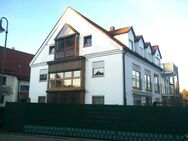 Helle Obergeschosswohnung in 9-Familienhaus - Neusäß