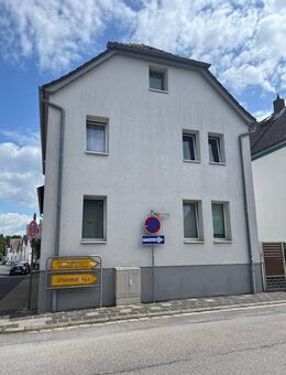 *** Kapitalanlage - 3 Familienhaus vermietet in Burgnähe *** - Dreieich