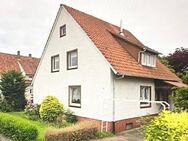 Renovieren und einziehen - Ein- bis Zweifamilienhaus mit großem Grundstück in Lübbecke City - - Lübbecke