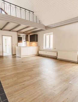 Schöne 3-Zimmer-Wohnung mit Einbauküche und sonniger Dachterrasse mitten in Rendsburg - Rendsburg