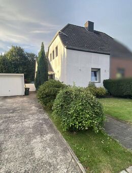 Charme und Nostalgie! Stilvoll modernisierte Doppelhaushälfte mit großflächigem Garten und Garage! - Gelsenkirchen