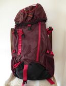 Rucksack NEU Praktischer Wanderrucksack Mittlere Grösse. Tourenrucksack Farbe: Rot-Braun. Rückenpolster belüftet. Gepolsterte Tragegurte. Viele praktische Taschen mit Reissverschluss. Bodenfach, Regenschutz. Spann-Gurt usw. Vielseitig verwendbare Grösse. in 32545