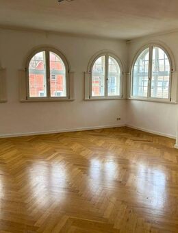 Attraktive 4-Zimmer-Wohnung mit Balkon in zentraler Lage! - Kiel
