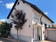 Zweifamilienwohnhaus mit Garagen in sehr ruhiger Wohnlage - Wyhl (Kaiserstuhl)
