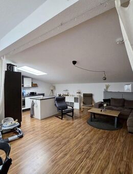 Provisionsfrei: exklusive 4-Zimmer-Wohnung mit Dachterrasse - Radebeul