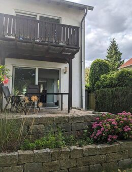 Helle Doppelhaushälfte, Fußbodenheizung, Garten mit Obstbäumen, 2 Terrassen, sonniges Dachstudio - Frankfurt (Main)