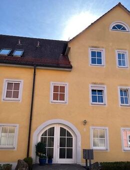 Schöne zentrumsnahe 2-Zimmer-Wohnung mit Balkon, Garage im Kaufpreis inbegriffen - Feuchtwangen