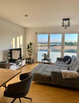 Helle Wohnung BJ 2022/23 mit Westbalkon, TG-Stellplatz und Stellplatz im Freien! - Estenfeld