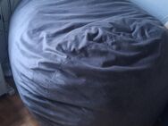 Charlie & Finn DER GRÖSSTE SITZSACK EUROPAS - Essen
