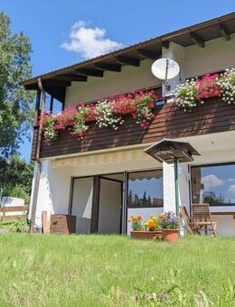 Gepflegtes, großzügiges Eckreihenhaus in herrlicher Aussichtslage - mit Garten, Terrassen und drei Balkonen in 87487 Wiggensbach im Allgäu - Wiggensbach