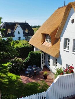 Charmante reetgedeckte 3-Zimmer-Erdgeschosswohnung mit Garten und Stellplatz - Dunsum