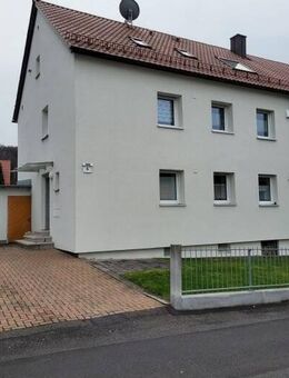 2 Zimmer DG Wohnung mit EBK in ruhiger Lage - teilmöbliert - Amberg