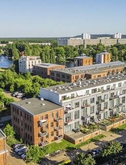 Traumhafte Terrassenwohnung im Denkmalensemble: 60 m² modern saniert, 50 m² Sonnenterrasse, Tiefgarage inklusive - Berlin