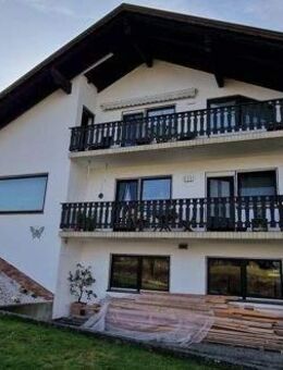 **Geräumiges Mehrgenerationenhaus oder Renditeobjekt in Schöllnach, Bergstraße - Schöllnach