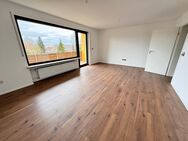 Ohne Provision, mit großem Balkon und Carport - Sanierte 5-Zimmer EG-Wohnung - Baunach