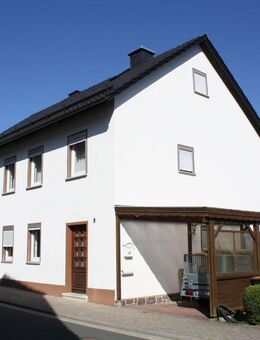 Einfamilienhaus mit Garage und Garten in Erndtebrück - Erndtebrück