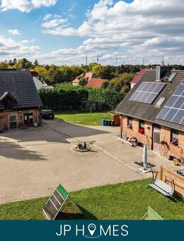 Charmanter Dreiseitenhof mit Wohnhaus, Nebengebäuden und Koppel - Werneuchen