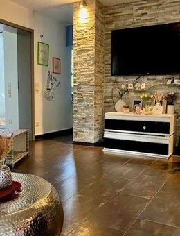 ***AUSSERGEWÖHNLICHE DESIGNER-WOHNUNG IM HERZEN VON ESSLINGEN*** - Esslingen (Neckar)