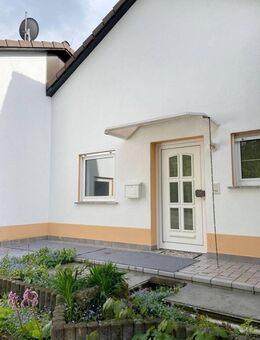Charmante Doppelhaushälfte in Schneckenlohe - Perfekt gepflegt mit modernen Annehmlichkeiten - Schneckenlohe